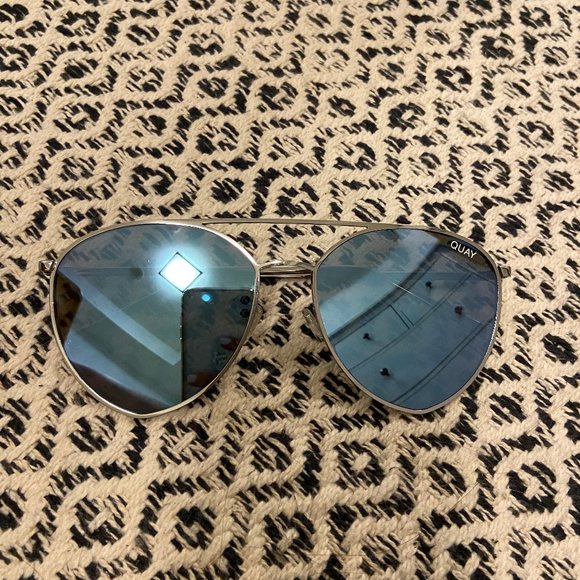 Quay Australia Indio Oversized Aviator - Picture 1 of 6